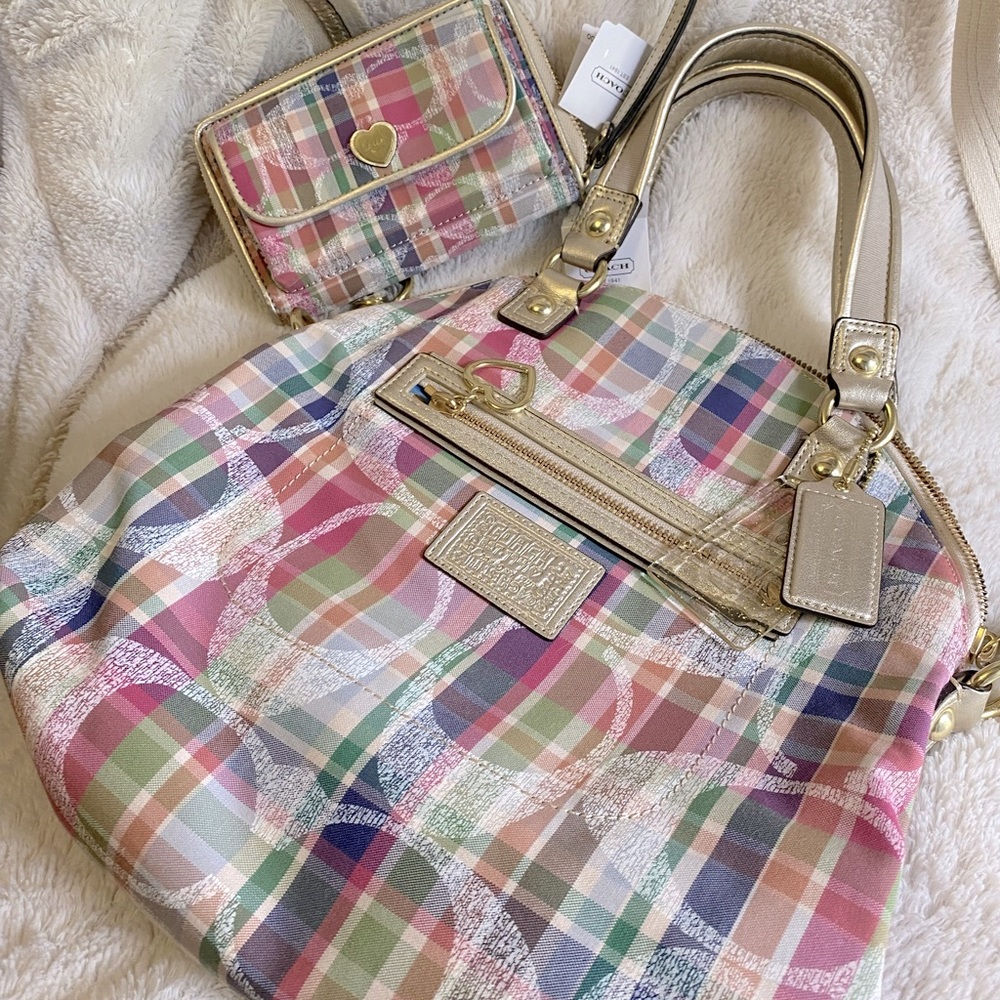 🎉 49% OFf Today Only!! 🎉Coach Purse w/Wallet